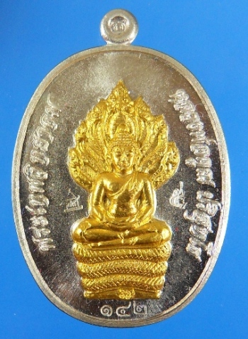 หลวงพ่อคูณ นาคปรก รุ่นสร้างกุฏิสงฆ์ เนื้อเงินหน้าทอง โค้ดกรรมการ 142