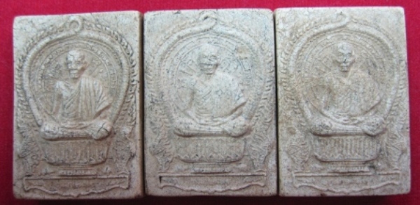 พระหลวงพ่อเกษม เขมโก สุสานไตรลักษณ์ รุ่นนั่งพานเกษมสุข ปี2538 (รวม 3 องค์)เคาะเดียว