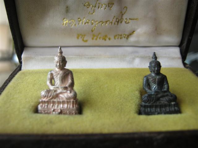 พระกริ่งนิรันตราย ญสส. วัดบวรนิเวศวิหาร ๑ ชุด ๒ องค์