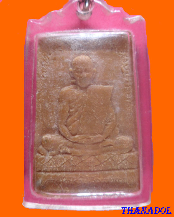 พระรูปเหมือนหลวงปู่กาหลง วัดเขาแหลม จ.สระแก้ว เนื้อผงน้ำมันยุคแรก (B06P012)