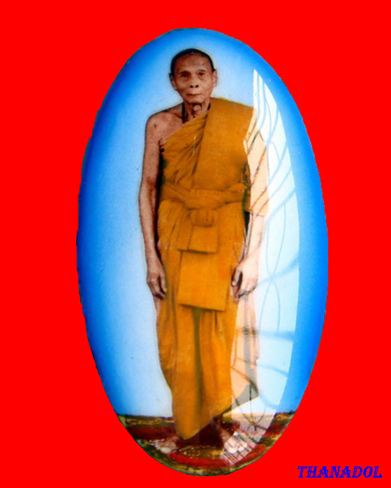 ล็อคเก็ตยืนฉากน้ำเงิน หลวงพ่อเพี้ยน วัดเกริ่นกฐิน จ.ลพบุรี มีโค๊ดและรันno.1003 ไม่มีกล่อง