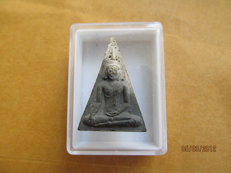 พระนางพญาเนื้อดิน รุ่นสร้างอุโบสถ วัดลำผักชี เริ่ม20บาท BB32