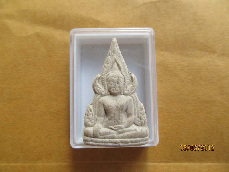 พระพุทธชินราชเนื้อผงขาว หลัง ยันต์ไม่ทราบที่ครับ   เริ่ม20บาท BB39