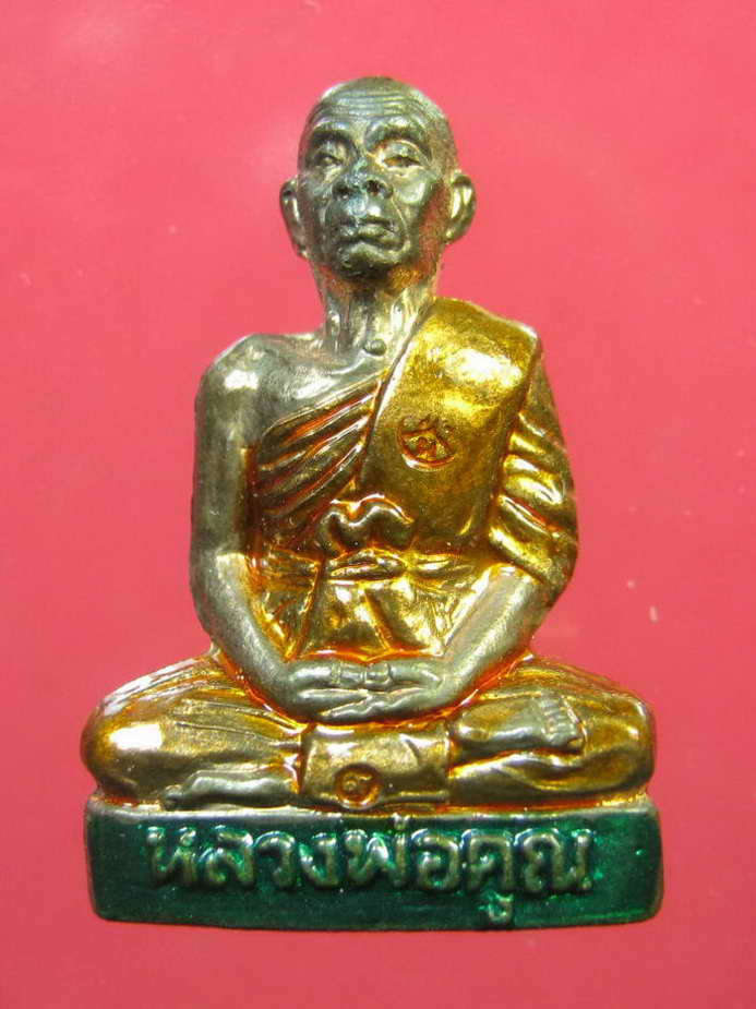 หลวงพ่อคูณ รูปเหมือนปั๊มอายุยืนเนื้อนวะลงยา No.70