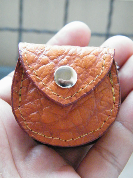 ซองหนังแท้ ใส่กล้องส่องพระเครื่อง งาน "handmade" สีน้ำตาลอ่อนลาย แบบกลม ^^