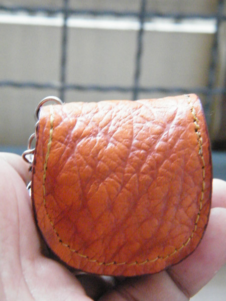 ซองหนังแท้ ใส่กล้องส่องพระเครื่อง งาน "handmade" สีน้ำตาลอ่อนลาย แบบกลม ^^