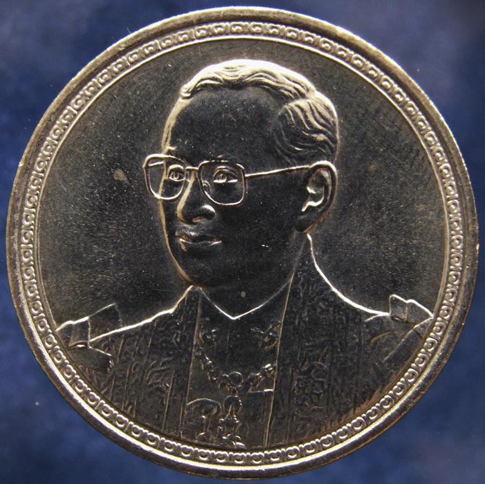 เหรียญในหลวง ที่ระลึกเฉลิมพระชนมพรรษาครบ 75 ปี พ.ศ. 2545 พร้อมตลับ