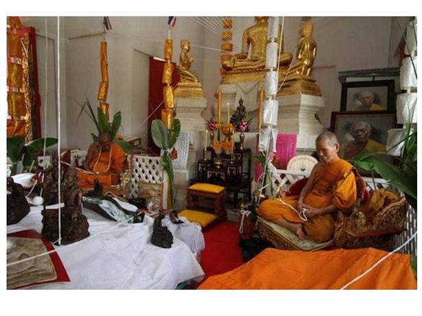 180 บาท.เบี้ยแก้อุดผงพรายกุมารคลุกรักชันโรง พิธีในโบสถ์วัดละหารไร่ หลวงปู่บัว หลวงปู่คำบุ.เคาะเดียว9