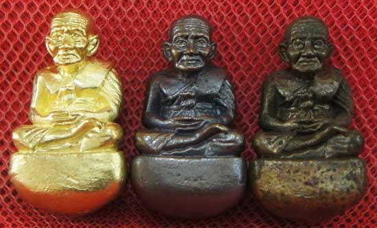 หลวงปู่ทวด พิมพ์เบ้าทุบ 3 องค์ เนื้อเปียกทอง เนื้อนวะ เนื้อผิวไฟ วัดในหาน ปี 36