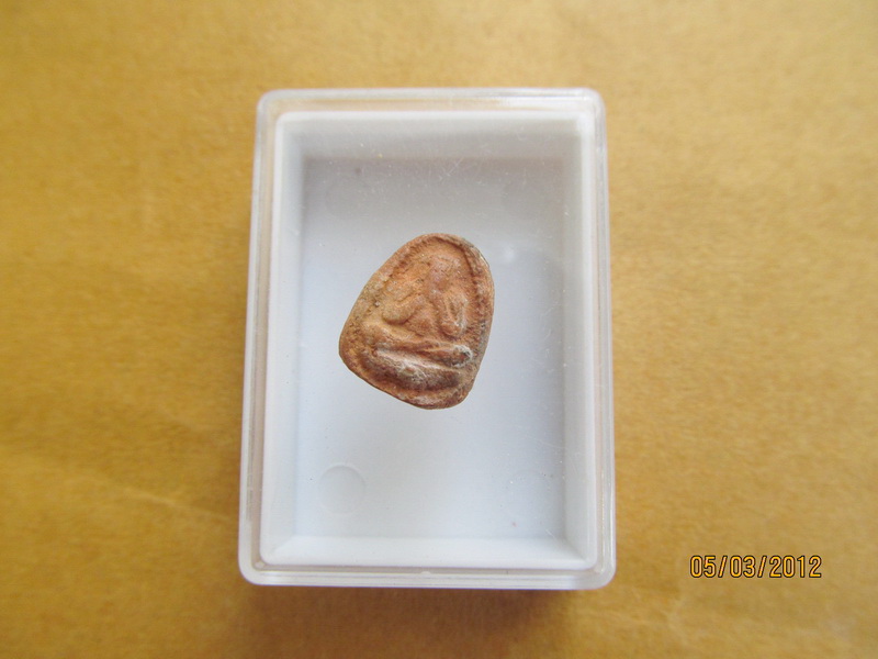 พระปิดตาองค์จิ๋ว ไม่ทราบที่ครับ (เนื้อดินเก่า) เริ่ม20บาท BB100