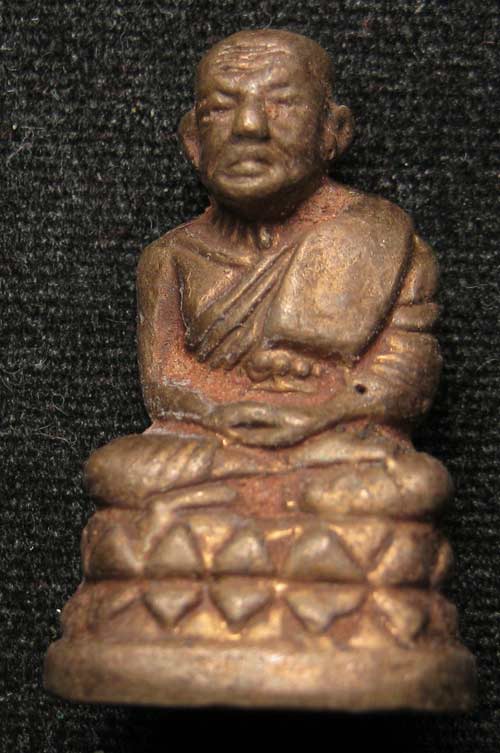 หลวงปู่ทวด บัวรอบก้นลายเซ็น รุ่นแรกหลวงปู่เขียว วัดห้วยเงาะ หมายเลข 464 ก