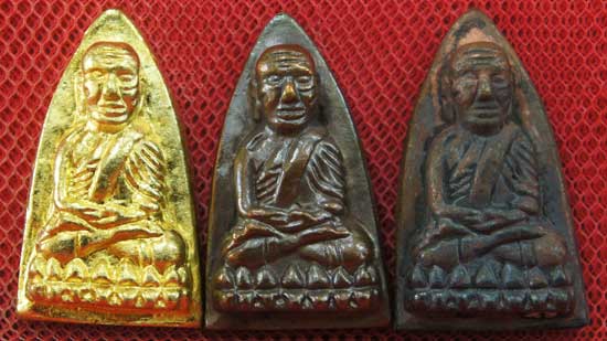 หลวงปู่ทวด พิมพ์เตารีดใหญ่ 3 องค์ เนื้อเปียกทอง เนื้อนวะ เนื้อผิวไฟ วัดในหาน ปี 36