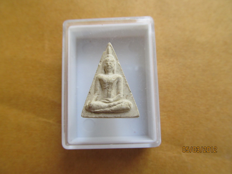 พระพิมพ์นางเนื้อผงไม่ทราบวัด(พระหนา) เริ่ม20บาท BB135