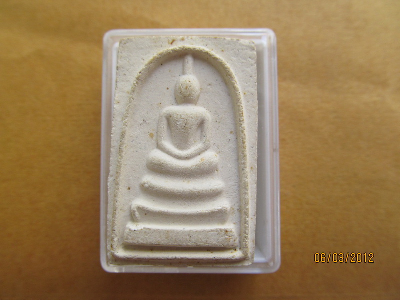 พระสมเด็จผงขาวไม่ทราบวัดครับ เริ่ม20บาท BB193