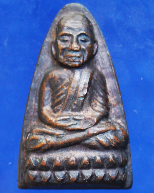 หลวงปู่ทวดปี24 เตารีดหลังหนังสือพิมพ์หน้าใหญ่ นิยมครับ