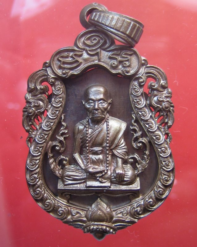 หลวงปู่คำบุ วัดกุดชมภู อุบลราชธานี รุ่นเจริญพร สดุ้งกลับ เนื้อนวโลหะ