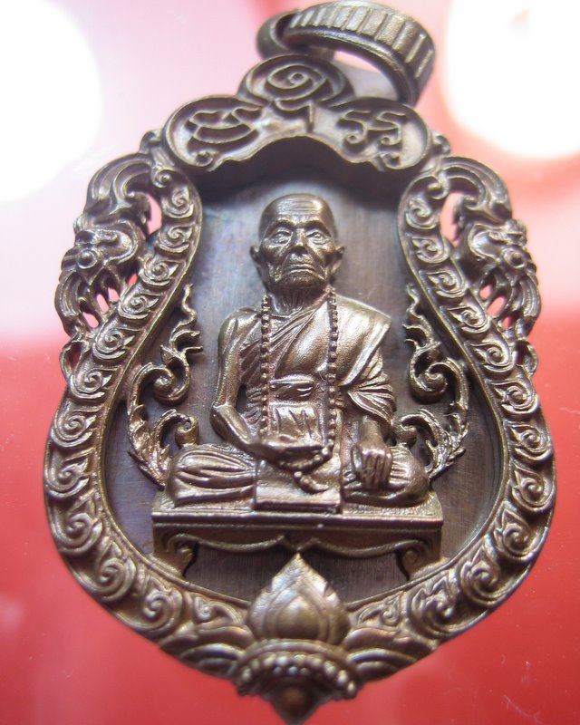 หลวงปู่คำบุ วัดกุดชมภู อุบลราชธานี รุ่นเจริญพร สดุ้งกลับ เนื้อนวโลหะ