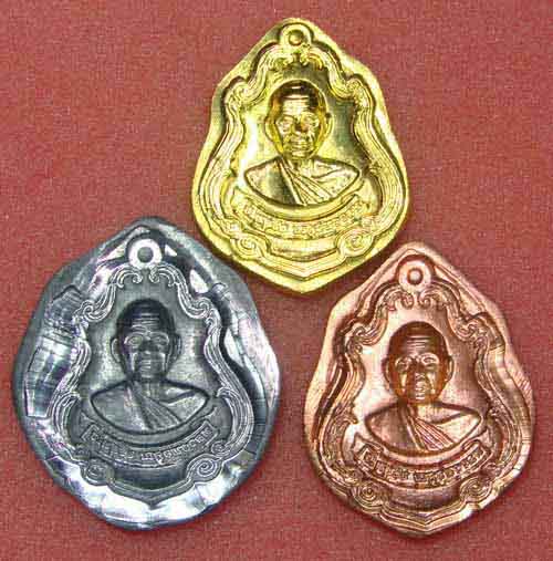 ( วัดใจกันไปเลย ) 3 เหรียญ 3 เนื้อ หมายเลขเดียวกัน ๑๐๖ สวยสุดๆ