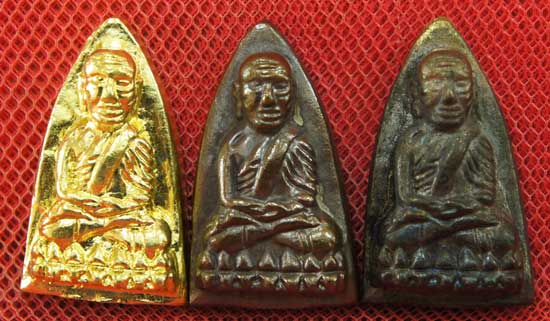 หลวงปู่ทวด พิมพ์เตารีดใหญ่ 3 องค์ เนื้อเปียกทอง เนื้อนวะ เนื้อผิวไฟ วัดในหาน ปี 36