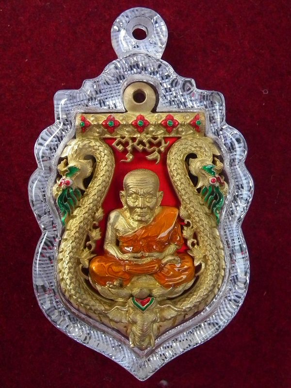 ลงใหม่ครับ หรียญเสมาหลวงปู่ทวด เนื้อทองระฆังลงยาสีแดง พ่อท่านพรหม วัดพลานุภาพ 646