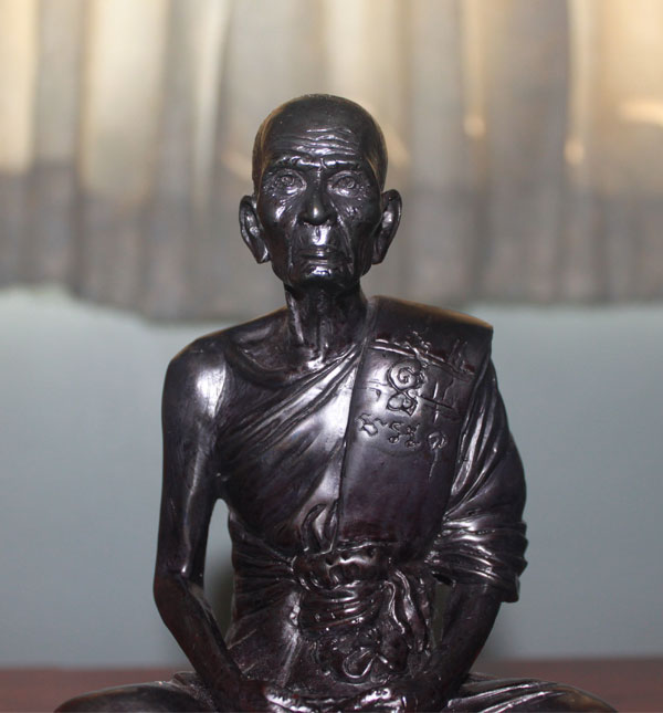 หลวงพ่อเพิ่ม หน้าตัก 5 นิ้ว ฐานมังกรคู่ ใต้ฐานบรรจุเหรียญเสมาเล๊กอีก5เหรียญครับ