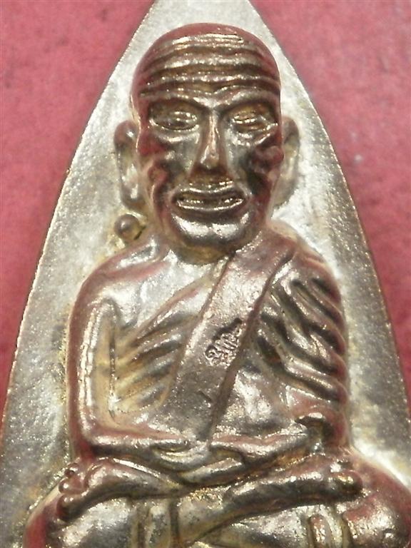 หลวงปู่ทวดพิมพ์เตารีดใหญ่เนื้อนวะแก่เงิน วัดบวรนิเวศน์วิหาร ปี 2543 เลฃ 2434 สภาพสวยมากน่าบูชา