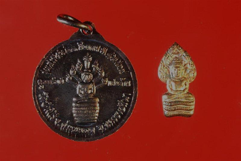 พระชุด 2 เหรียญหลวงพ่อคูณ วัดบ้านไร่ จ.นครราชสีมา เคาะเดียวแดงครับ