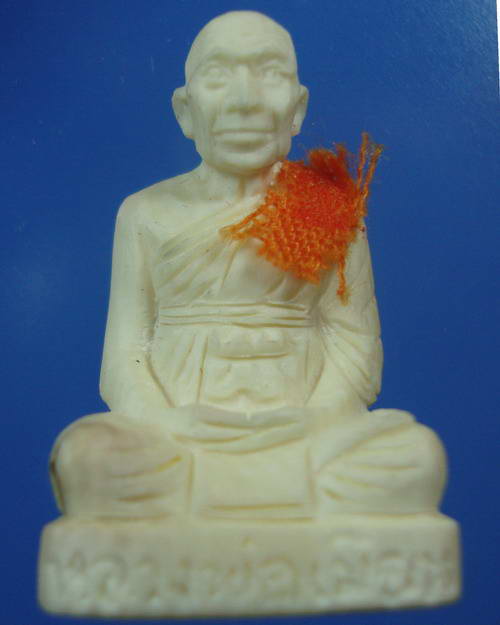 รูปเหมือนงาแกะรุ่นแรก หลวงพ่อเมียน วัดจะเนียงวนาราม กระสัง บุรีรัมย์