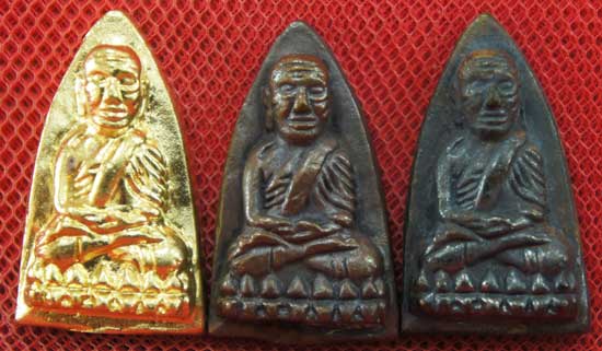 หลวงปู่ทวด พิมพ์เตารีดใหญ่ 3 องค์ เนื้อเปียกทอง เนื้อนวะ เนื้อผิวไฟ วัดในหาน ปี 36