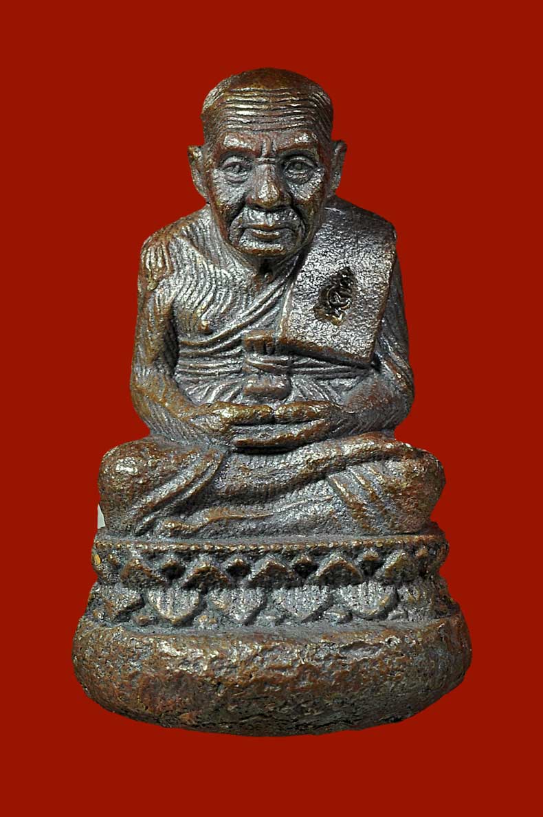 หลวงปู่ทวด พิมพ์เบ้าทุบมหาลาภ เนื้อนวะโลหะ รุ่นกฐิน วัดช้างให้ ปี 2540 สร้าง 9999 องค์ครับ