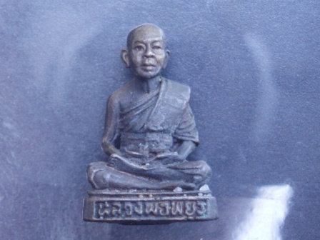 รูปหล่อหลวงพ่อพยุง  จ.พิจิตร (เคาะเดียวแดง)