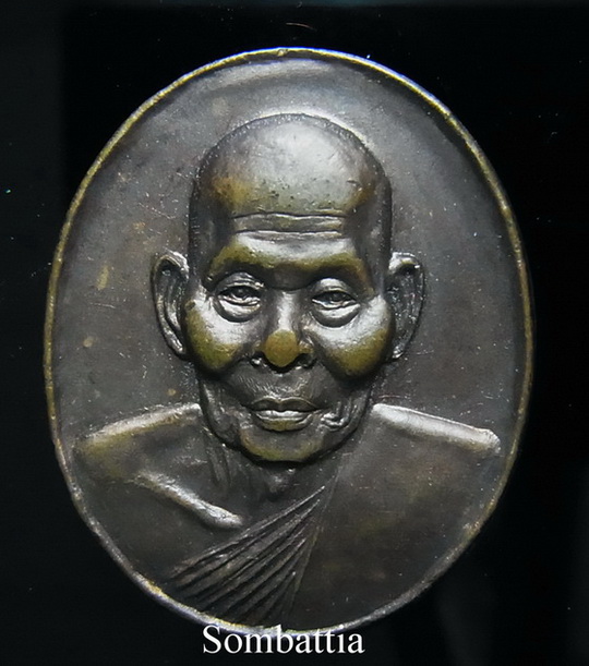 เหรียญครึ่งองค์ หลวงปู่คำพันธ์ วัดธาตุมหาชัย จ.นครพนม