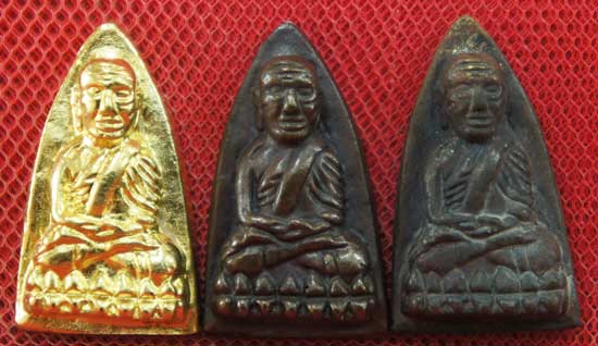 หลวงปู่ทวด พิมพ์เตารีดใหญ่ 3 องค์ เนื้อเปียกทอง เนื้อนวะ เนื้อผิวไฟ วัดในหาน ปี 36