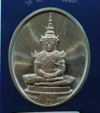 เหรียญพระแก้วมรกตเนื้อเงิน พิมพ์ฤดูร้อน(นิยม)ฉลอง 200ปีกรุงเทพฯ พร้อมใบประกาศนียบัตรครับ