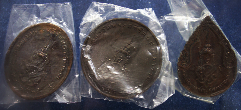 ครบชุด สวยๆ..เหรียญพระแก้ว หลังภปร. ฉลองกรุงรัตนโกสินทร์ 200 ปี พ.ศ. 2525 บล็อคพระราชศรัทธา ซองพลาสต