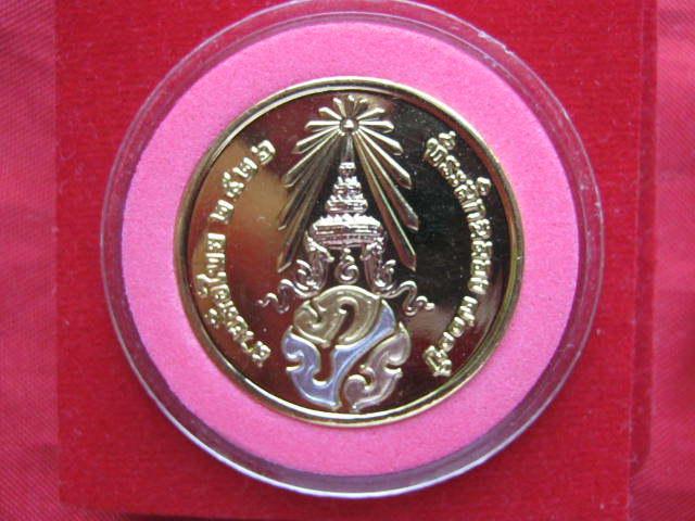 เหรียญสามกษัตริย์ กะไหล่ทองขัดเงา ครบรอบ 700 ปี ลายสือไทย ปี 2526 สวยมากครับ