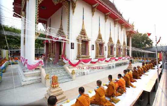 หลวงพ่อทวดเตารีดใหญ่รุ่น 1 พระครูโสภณนาคกิจ (อาจารย์เดช) วัดช้าง นครนายก