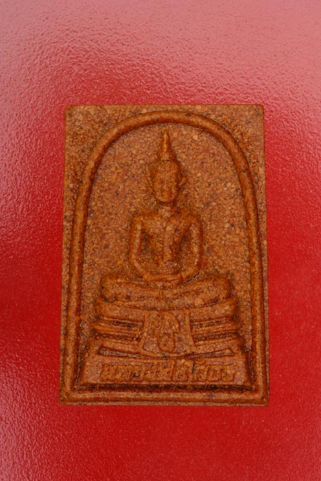 หลวงพ่อโสธร เนื้อกระเบื้องหลังคาโบสถ์