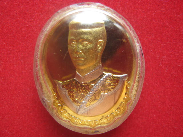 เหรียญรูปไข่สามกษัตริย์ สมเด็จพระนเรศวรมหาราช หลังสก. ปี 2538 รุ่นนี้หายากครับ เคาะเดียวแดง