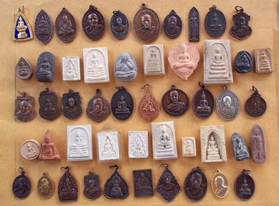 พระ 50 องค์ เหมาไปออกต่อได้เลยราคาไม่ถึง 10 บาทครับ  ....B281