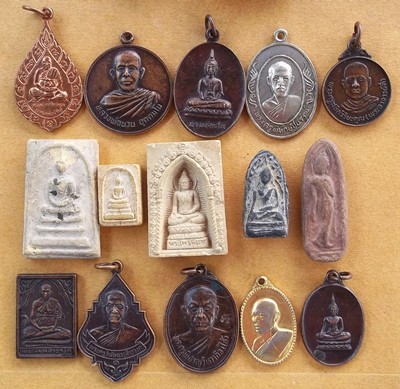 พระ 50 องค์ เหมาไปออกต่อได้เลยราคาไม่ถึง 10 บาทครับ  ....B281