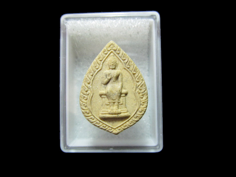 พระเนื้อผง พิมพ์กลีบบัว หลวงพ่อหิน วัดตากแดด จ.ราชบุรี. เริ่ม20บาท/RR.143