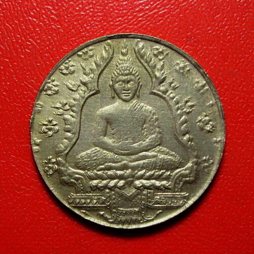 ** เหรียญพระแก้วมรกต ปี 2475 พระดี พิธีใหญ่ เนื้ออัลปาก้าค่ะ **
