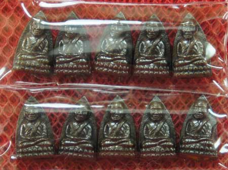 มา 10 องค์ หลวงปู่ทวดจิ๋ว กำนันชูชาติ เนื้อทองเเดงลมดำ อ.นองปลุกเสกปี 41 สวยๆ