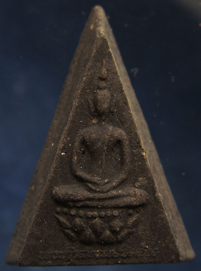 พระกำลังแผ่นดิน พิมพ์เล็ก (คะแนน)  มวลสารจิตรลดา (เนื้อดำ) ในหลวงครองราชครบ 50 พรรษา พ.ศ. 2539 สร้าง
