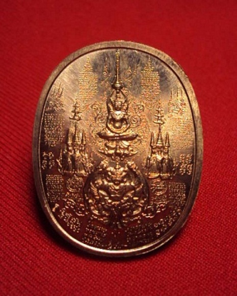 เหรียญระเบิด มหายันต์ "สมเด็จพระนเรศวรมหาราช" ยืนทรงช้างสามเศียร ปราบอริราชศัตรูพ่าย ทองแดงขัดเงา