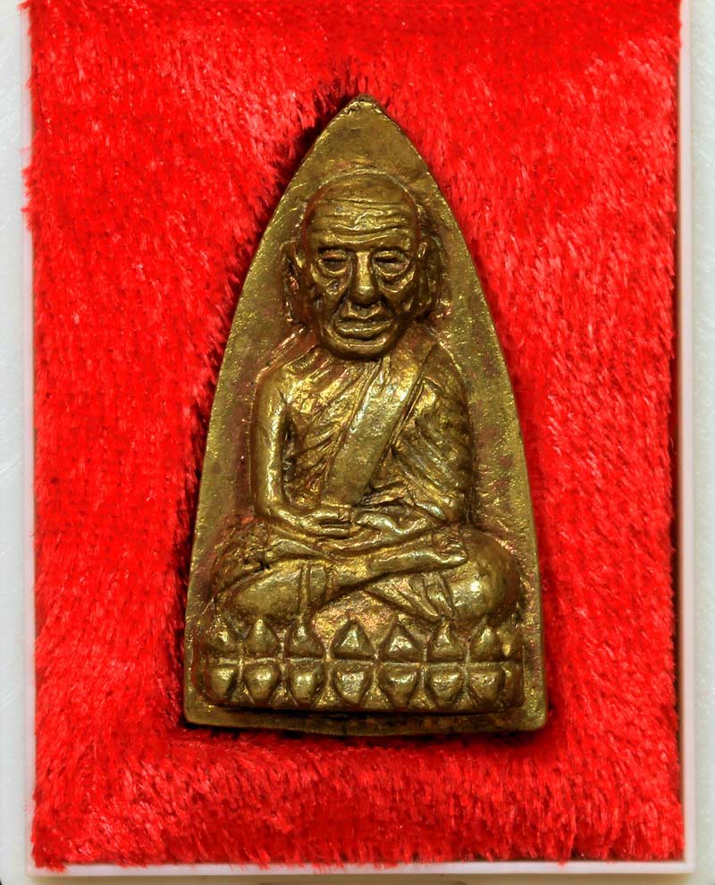 หลวงปู่ทวดวัดช้างให้หลังเตารีด 2 พิมพ์ใหญ่เนื้อทองทิพย์โลหะรุ่นสร้างโรงพยาบาลฯปี 