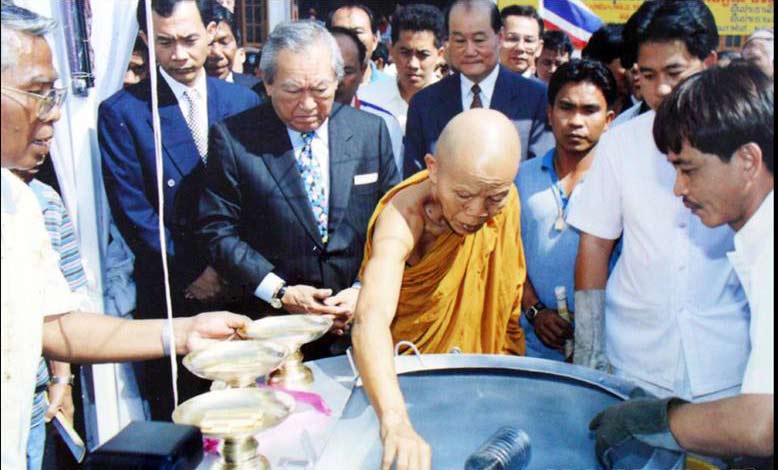 เหรียญหลวงพ่อคูณ รุ่นทวีคูณ ปี 2537 เนื้ออัลปาก้า สวยกริ๊บ เคาะเดียวครับ