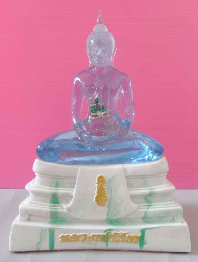 เปิดใจ300บาทหลวงพ่อโสธรเนื้อเร่ซิ่นสีฟ้าฐานเป็นเนื้อเรซิ่นลายหินอ่อนค่ะหน้าตัก5นิ้วค่ะ