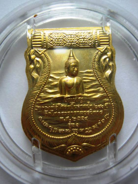 หลวงพ่อโสธร รุ่นอัญเชิญหลวงพ่อขึ้นจากน้ำ ๒๔๑ปี พ.ศ.๒๕๔๐ ผิวกะหลั่ยทองลงยาสีแดง ตอกโค้ด